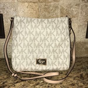 Michael Kors Jet Set Travel Large Logo Messenger